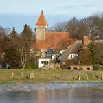 Reetdachhaus Am Bodden Apartmán