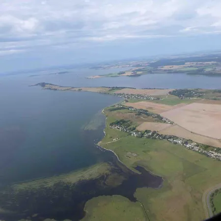 Reetdachhaus Am Bodden * Middelhagen