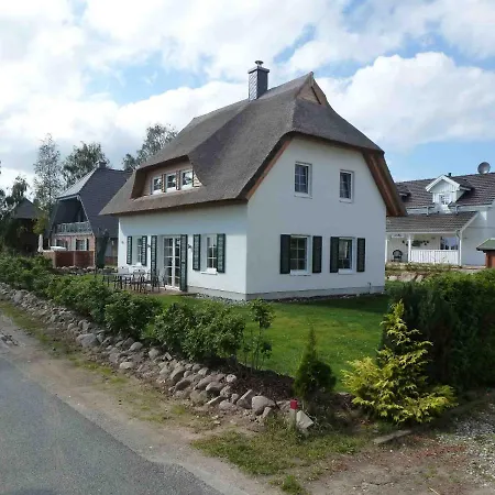 아파트 Reetdachhaus Am Bodden