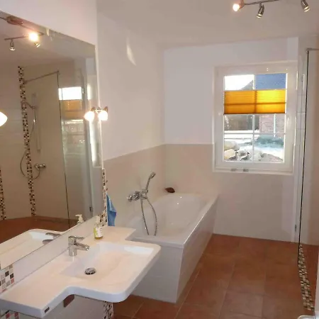 Reetdachhaus Am Bodden Apartmán *